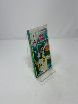 Alice &agrave; Paris : Collection : Biblioth&egrave;que verte cartonn&eacute;e & illustr&eacute;e